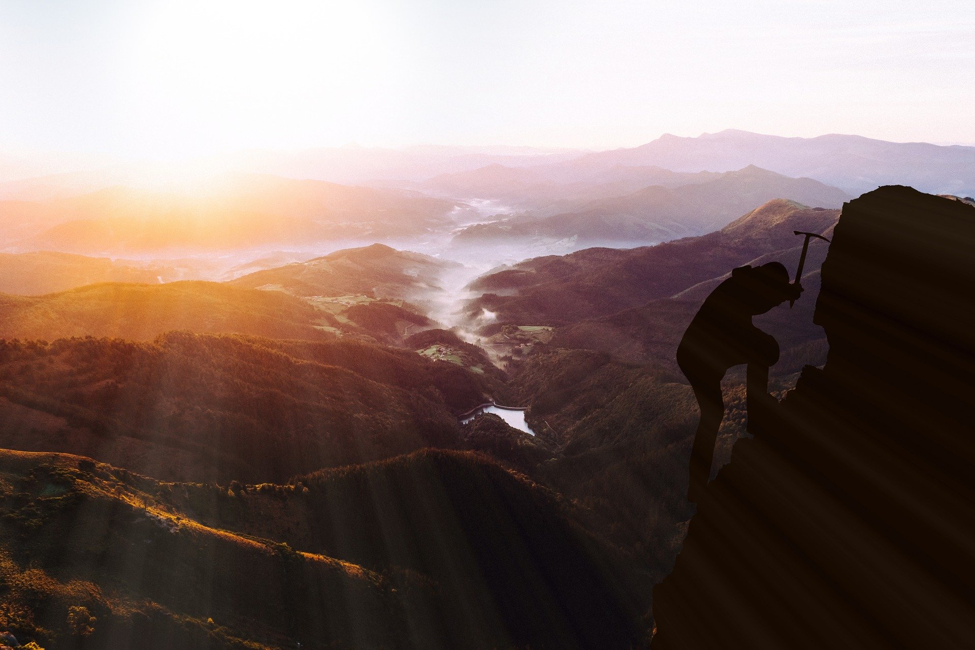 climbing-to-the-top-2125149_1920